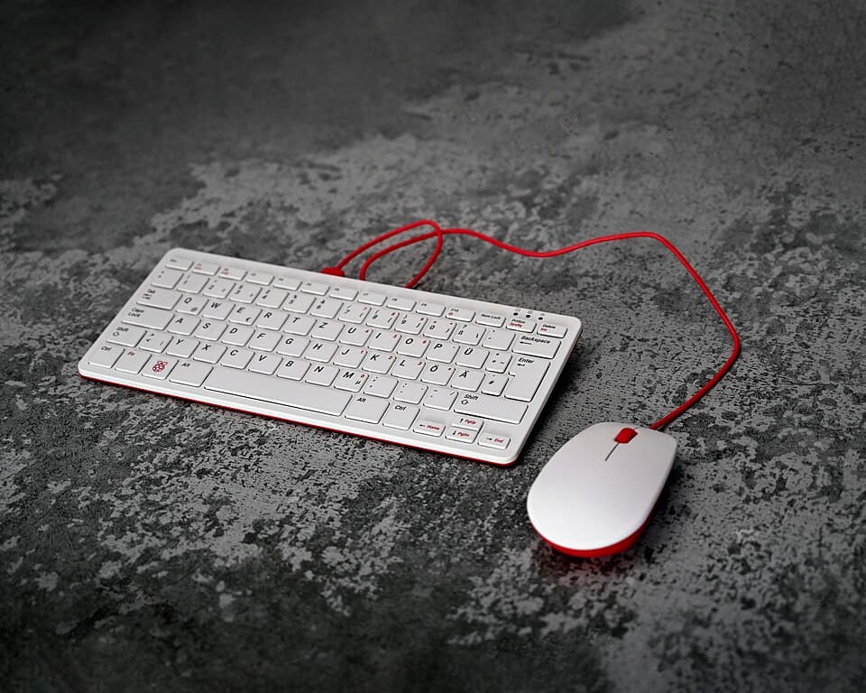Raspberry Pi 400 kèm chuột Raspberry Pi